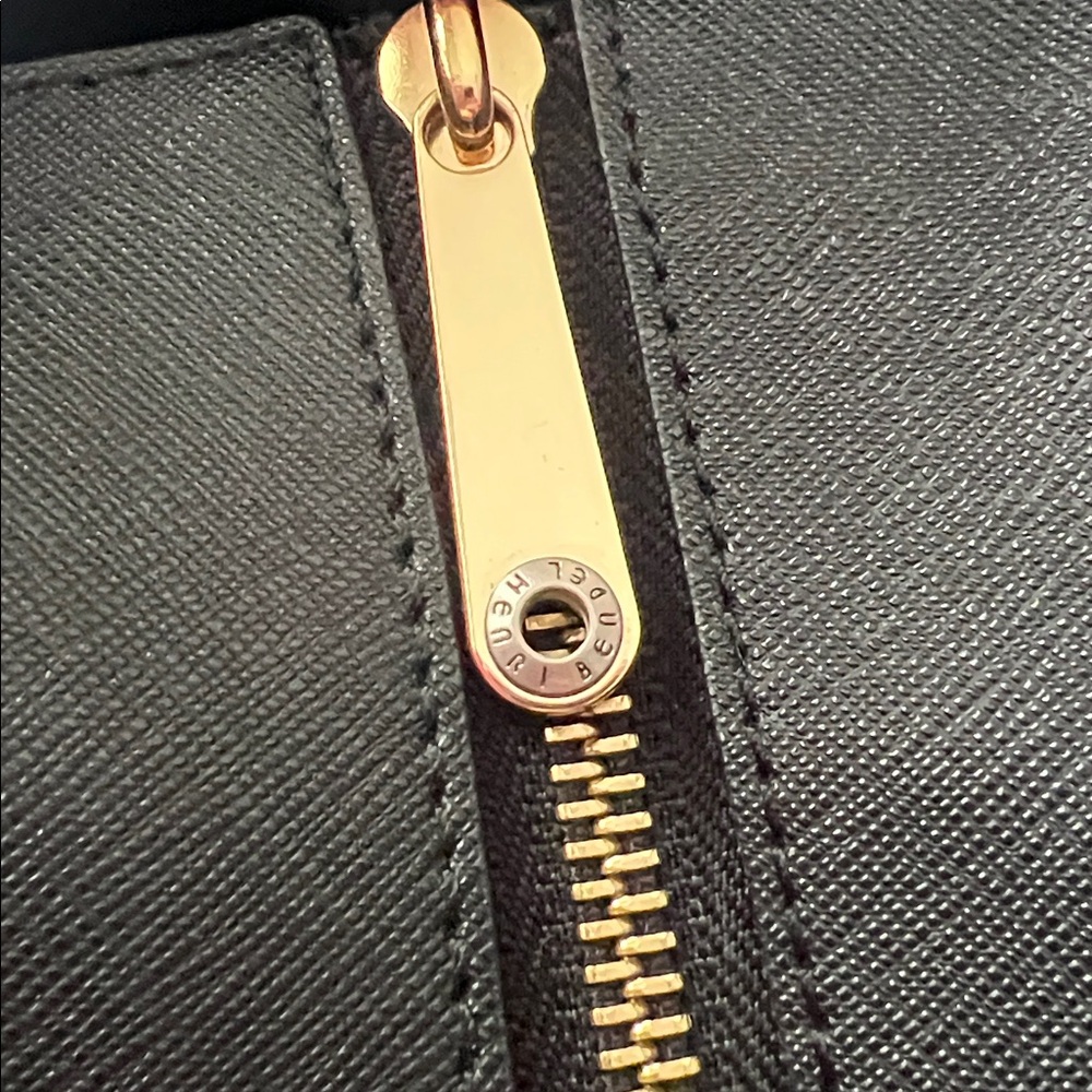 Henri Bendel Tote-EUC - Picture 13 of 15